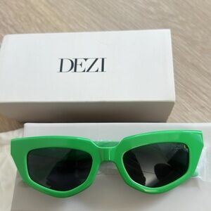 NEW - Dezi on Read Sunglasses in Green/Dark Smoke